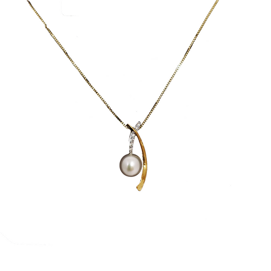 9ct Gold Pendant with Diamonds and Cultured pearl